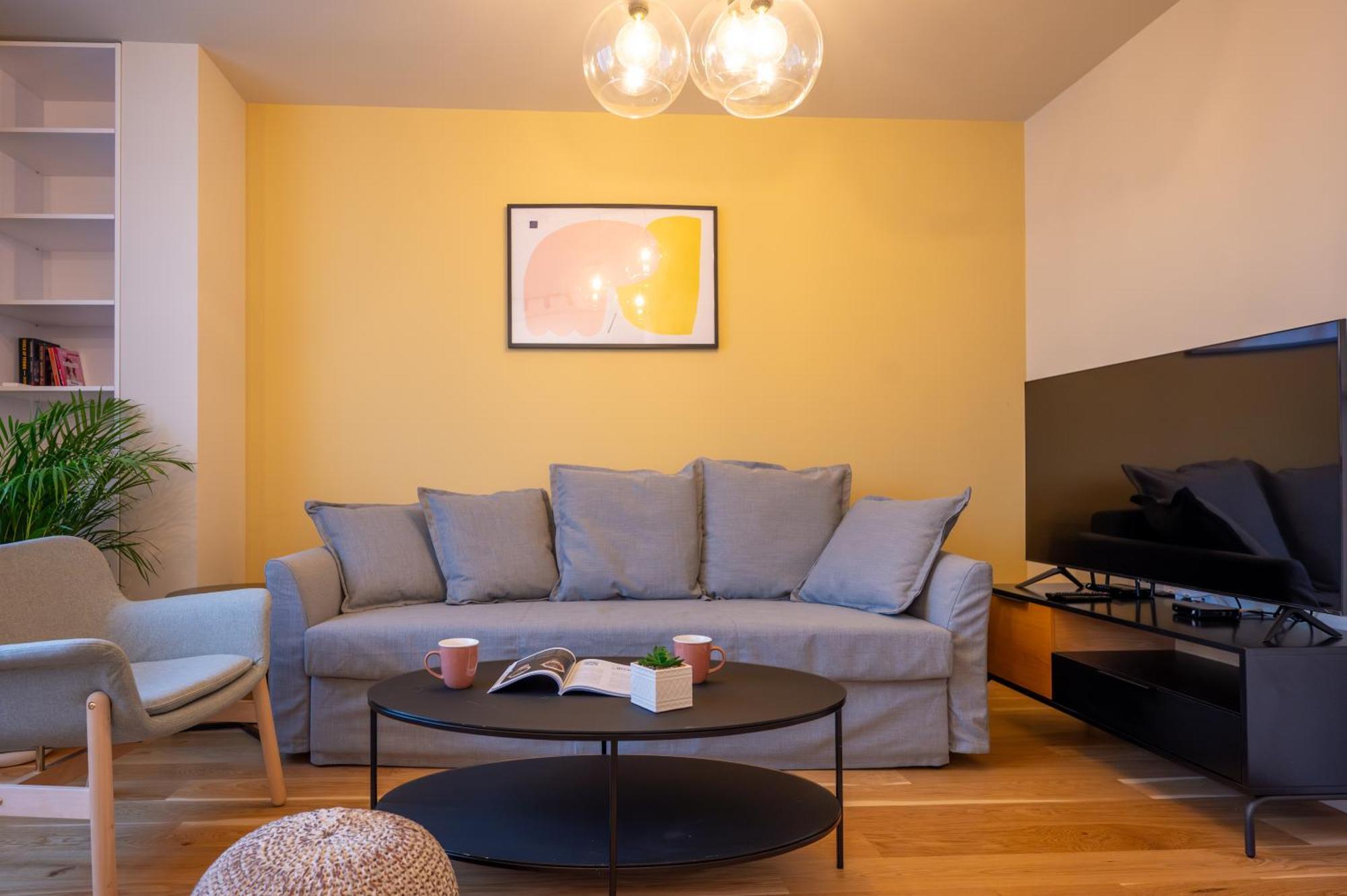 Design 1Bdr Apartment Near City Center София Экстерьер фото